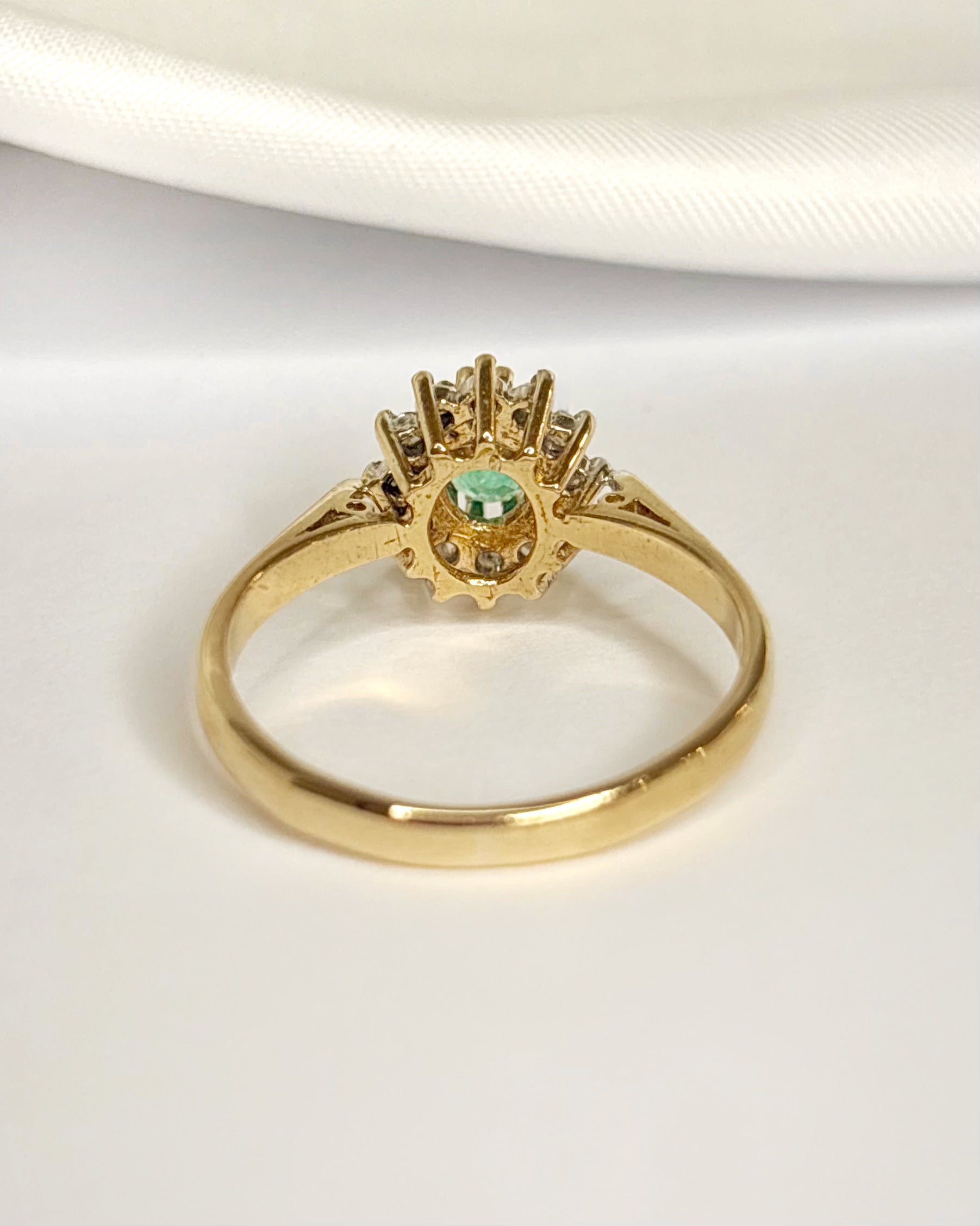 Emerald &amp; Diamond Daisy Ring "Agnes"
