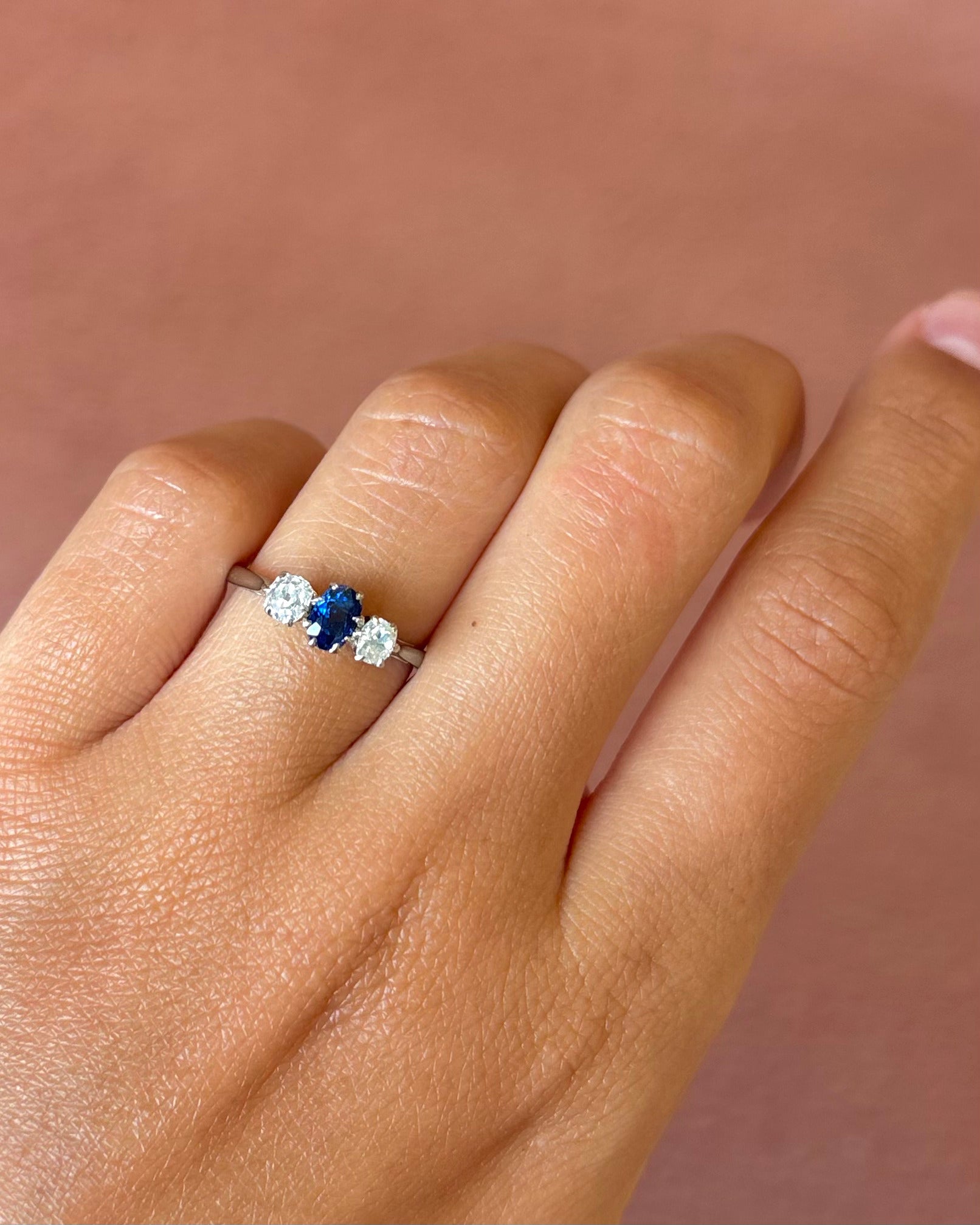 Anillo trilogía de zafiro de 0,65 quilates y diamantes de 0,40 quilates «Helene»