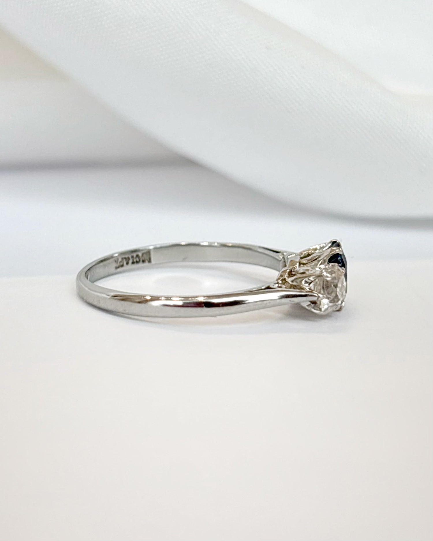 Anillo trilogía de zafiro de 0,65 quilates y diamantes de 0,40 quilates «Helene»