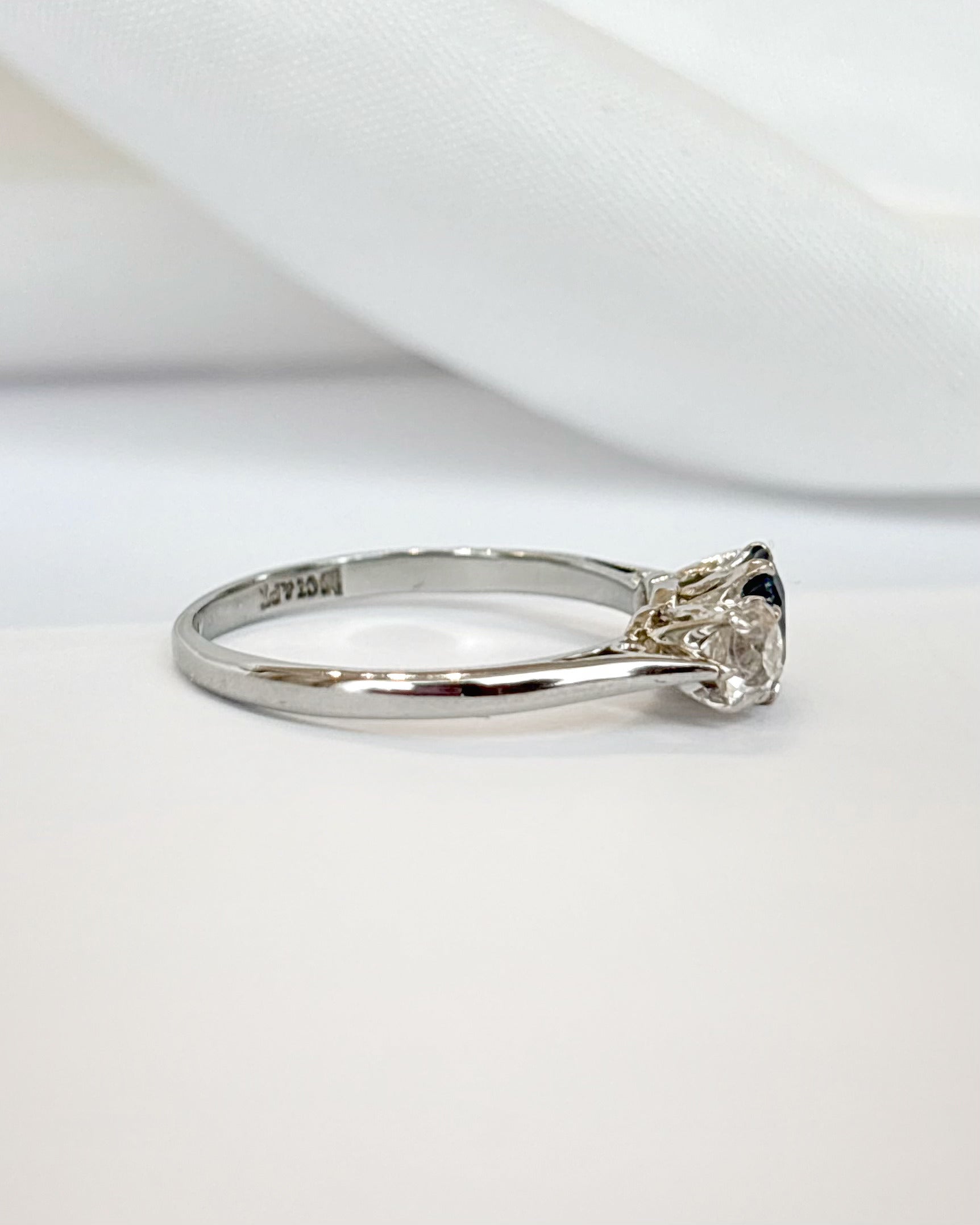 Anillo trilogía de zafiro de 0,65 quilates y diamantes de 0,40 quilates «Helene»