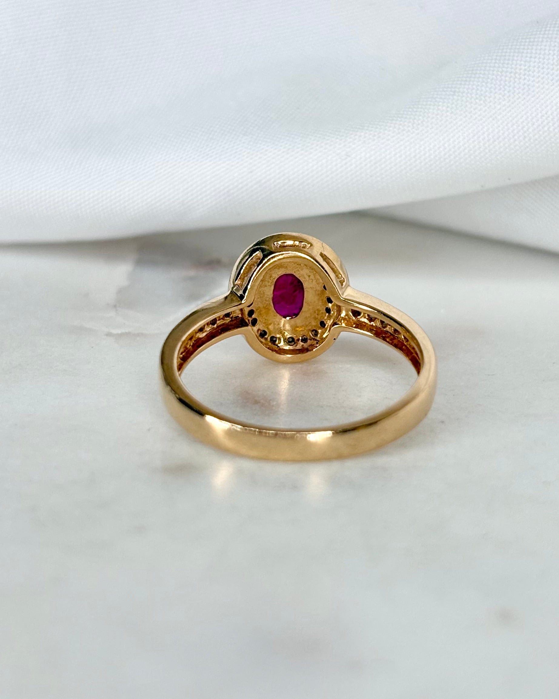 Bague Marguerite Art Déco Rubis 0.80 carat &amp; Diamants 0.44 carat &quot;Carmen&quot;