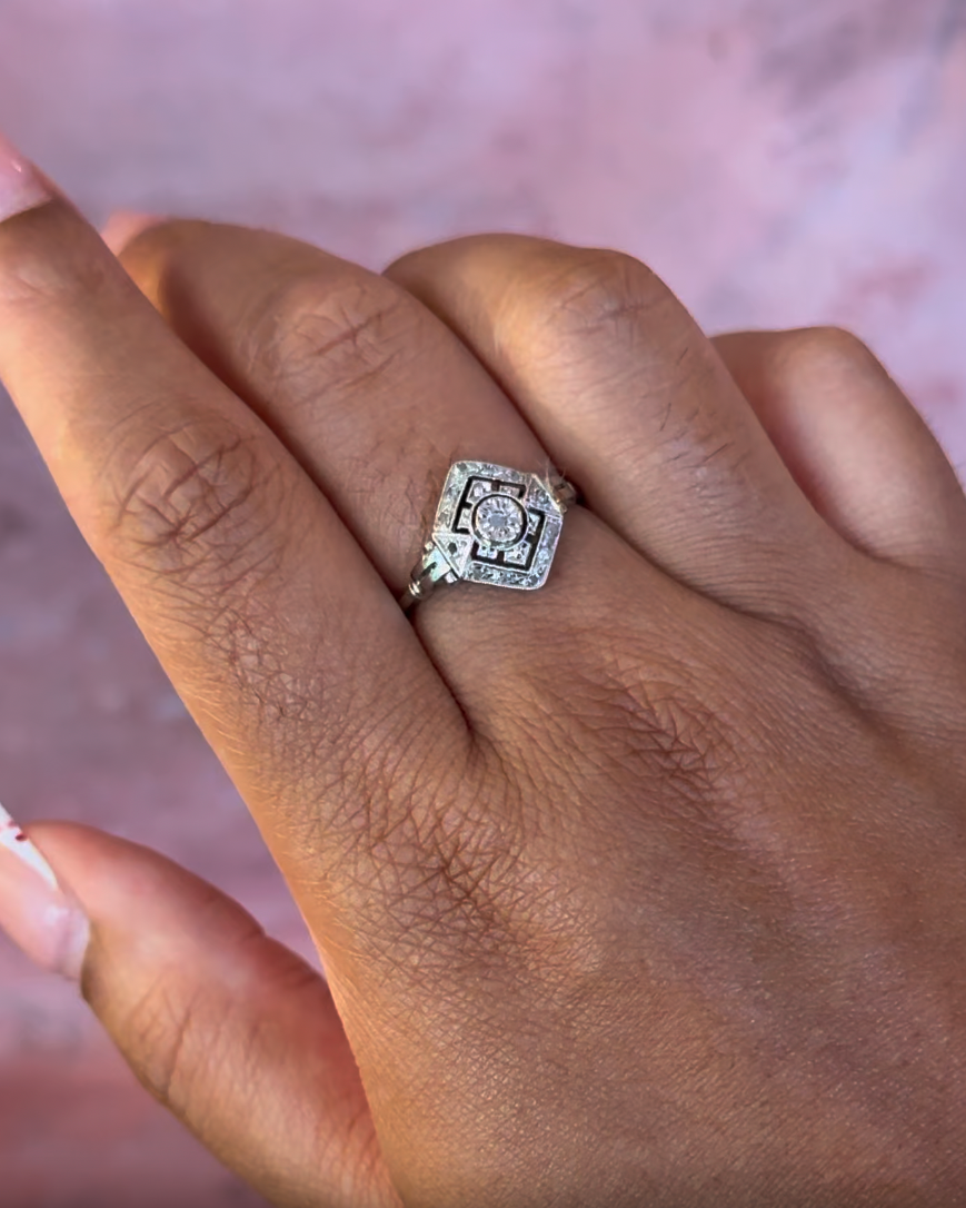 Anillo Art Déco con diamantes "Brunelle"