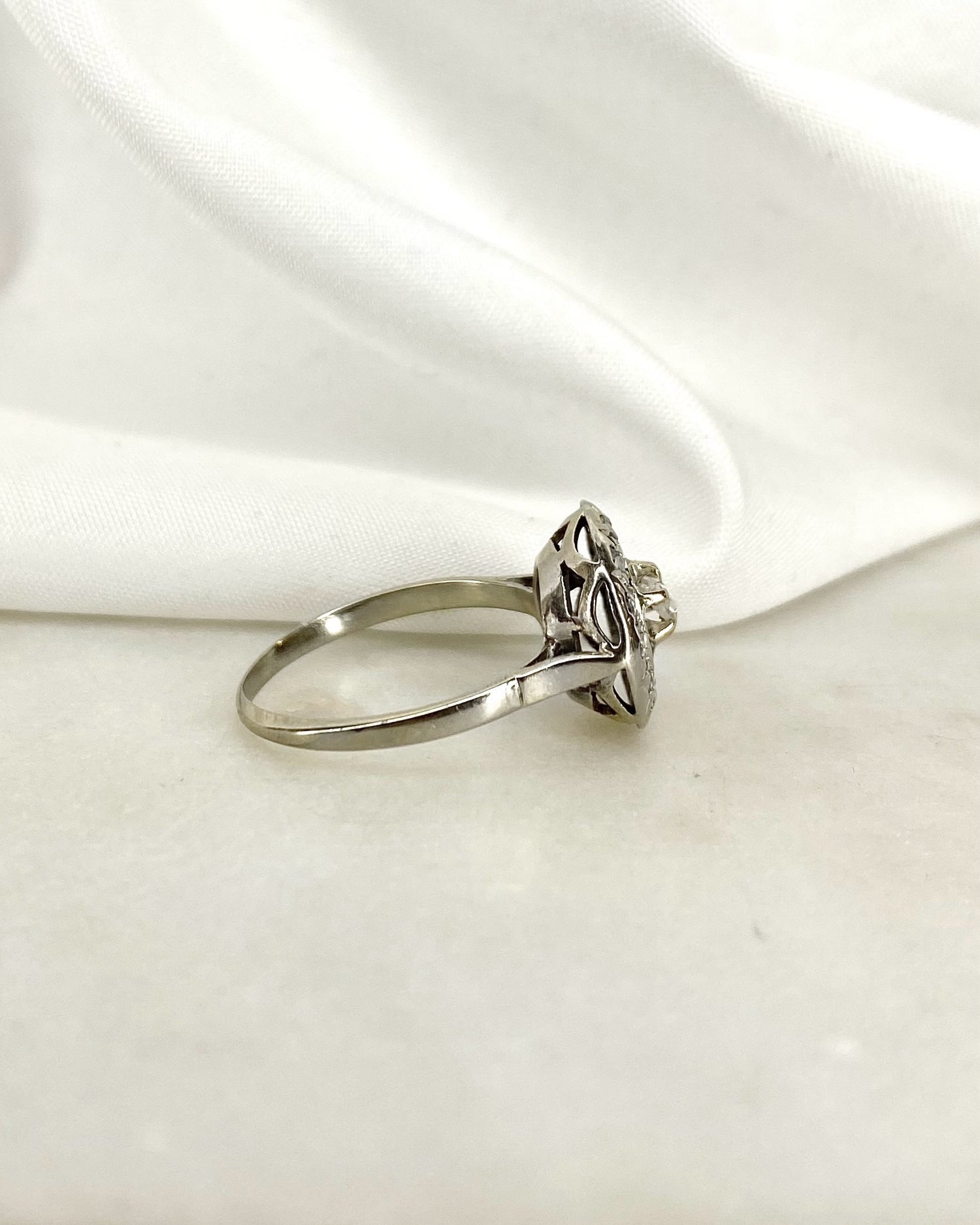 Bague Art Déco 13 Diamants 0.19 carat &quot;Albane&quot;