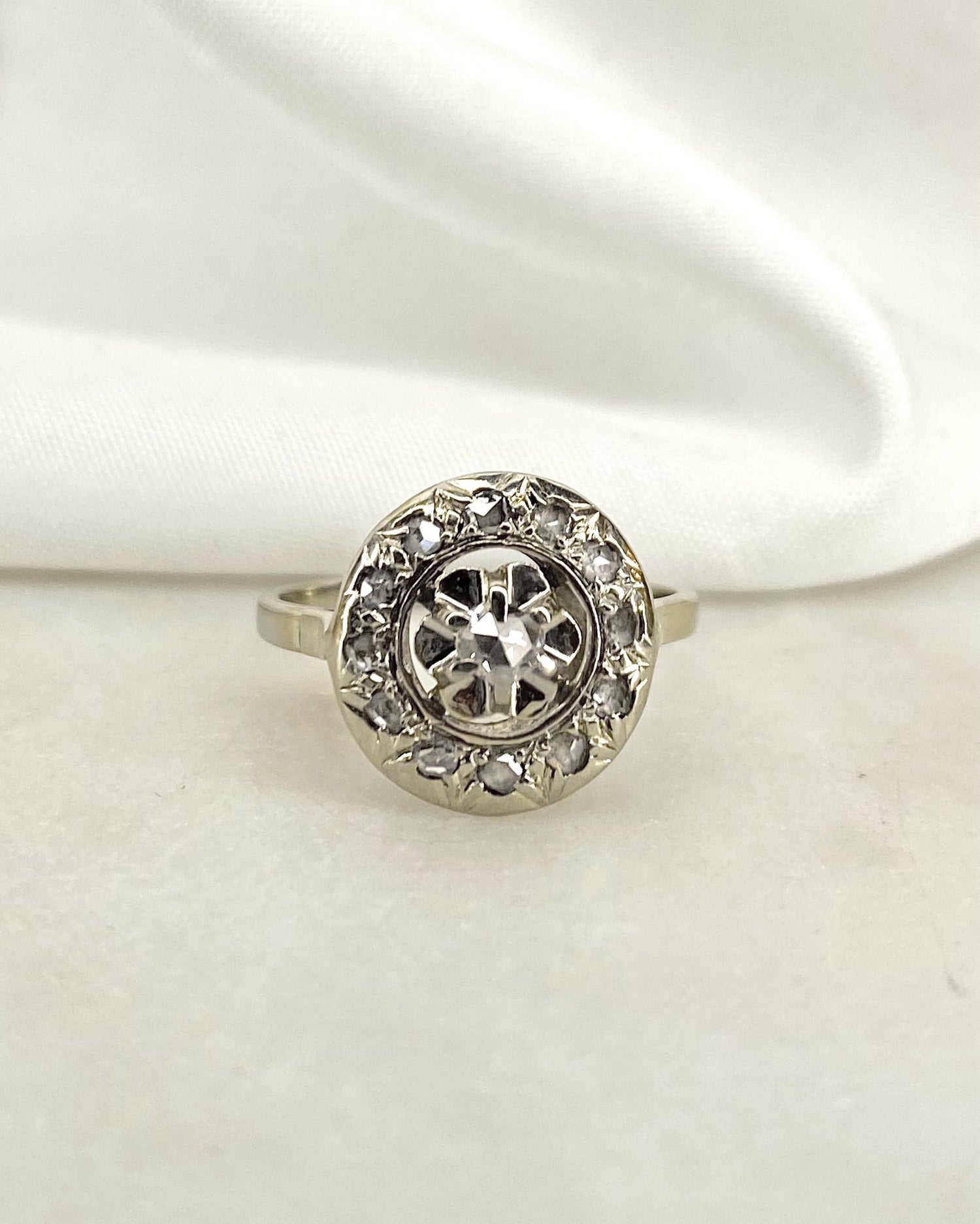 Bague Art Déco 13 Diamants 0.19 carat &quot;Albane&quot;