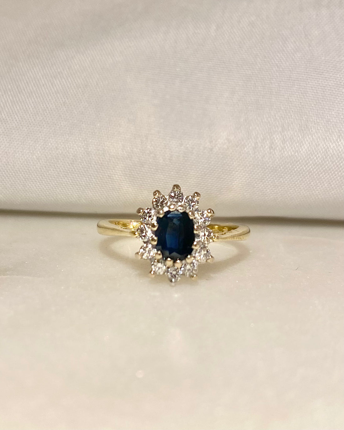 Bague Marguerite Saphir 0.56 carat &amp; Diamants &quot;Juliane&quot;