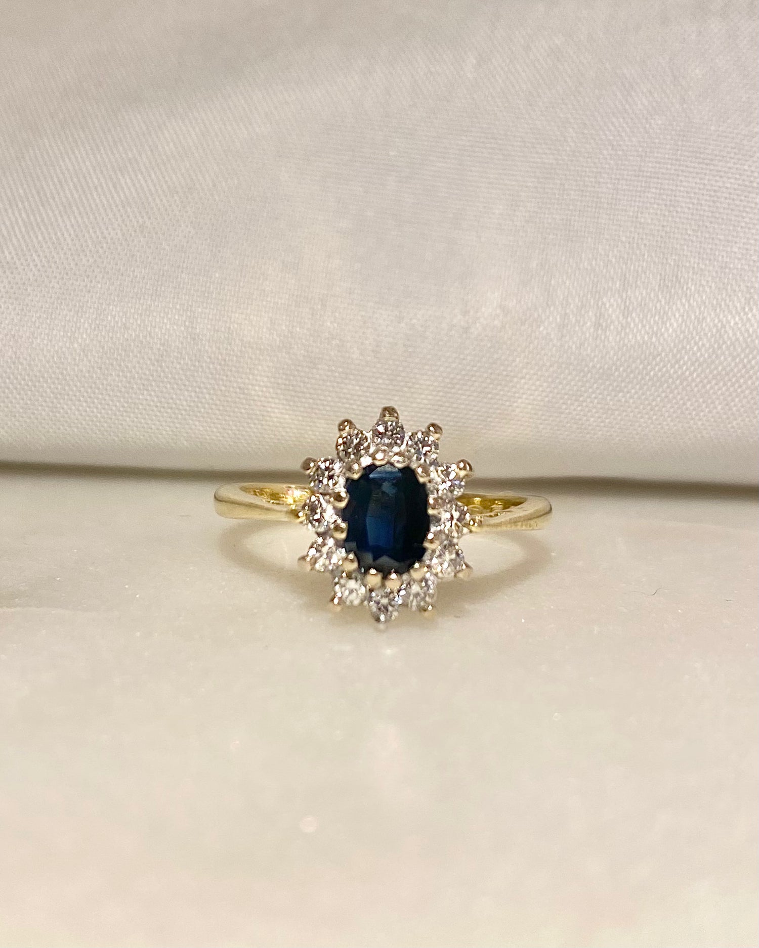 Bague Marguerite Saphir 0.56 carat &amp; Diamants &quot;Juliane&quot;