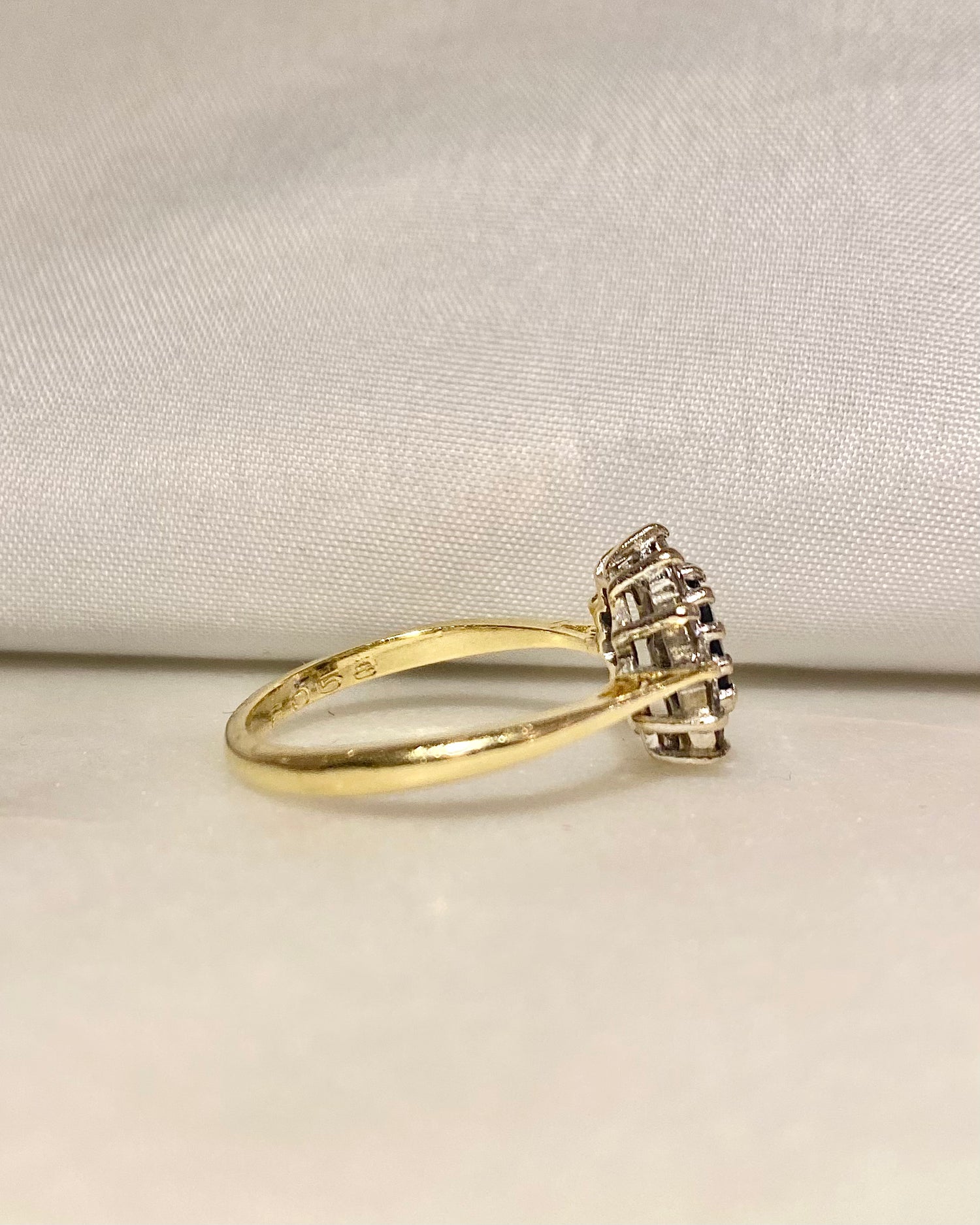 Bague Marguerite Saphir 0.56 carat &amp; Diamants &quot;Juliane&quot;