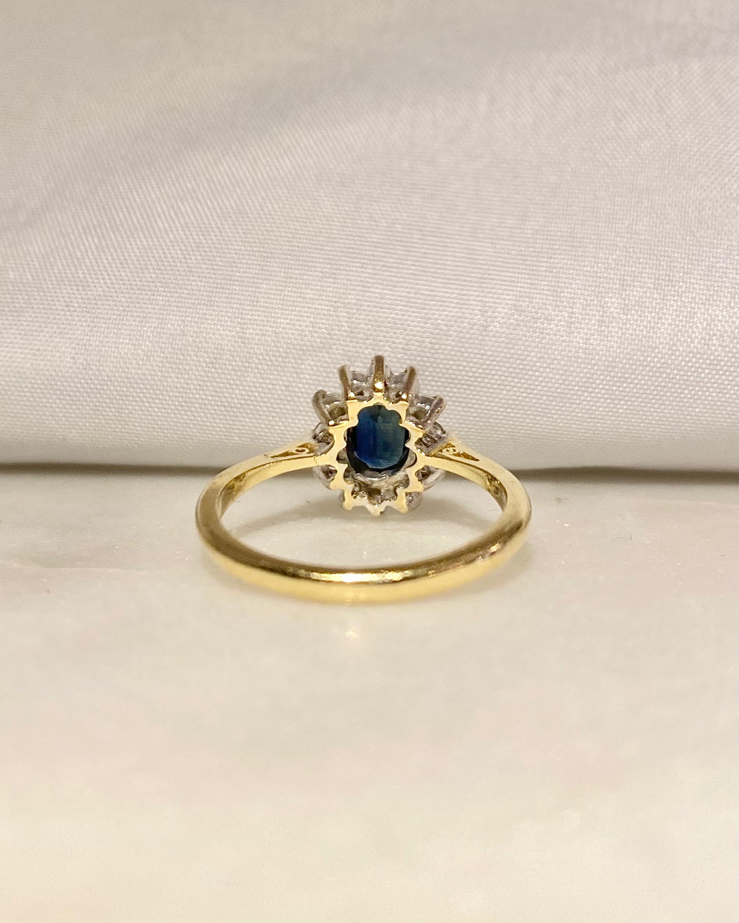 Bague Marguerite Saphir 0.56 carat &amp; Diamants &quot;Juliane&quot;
