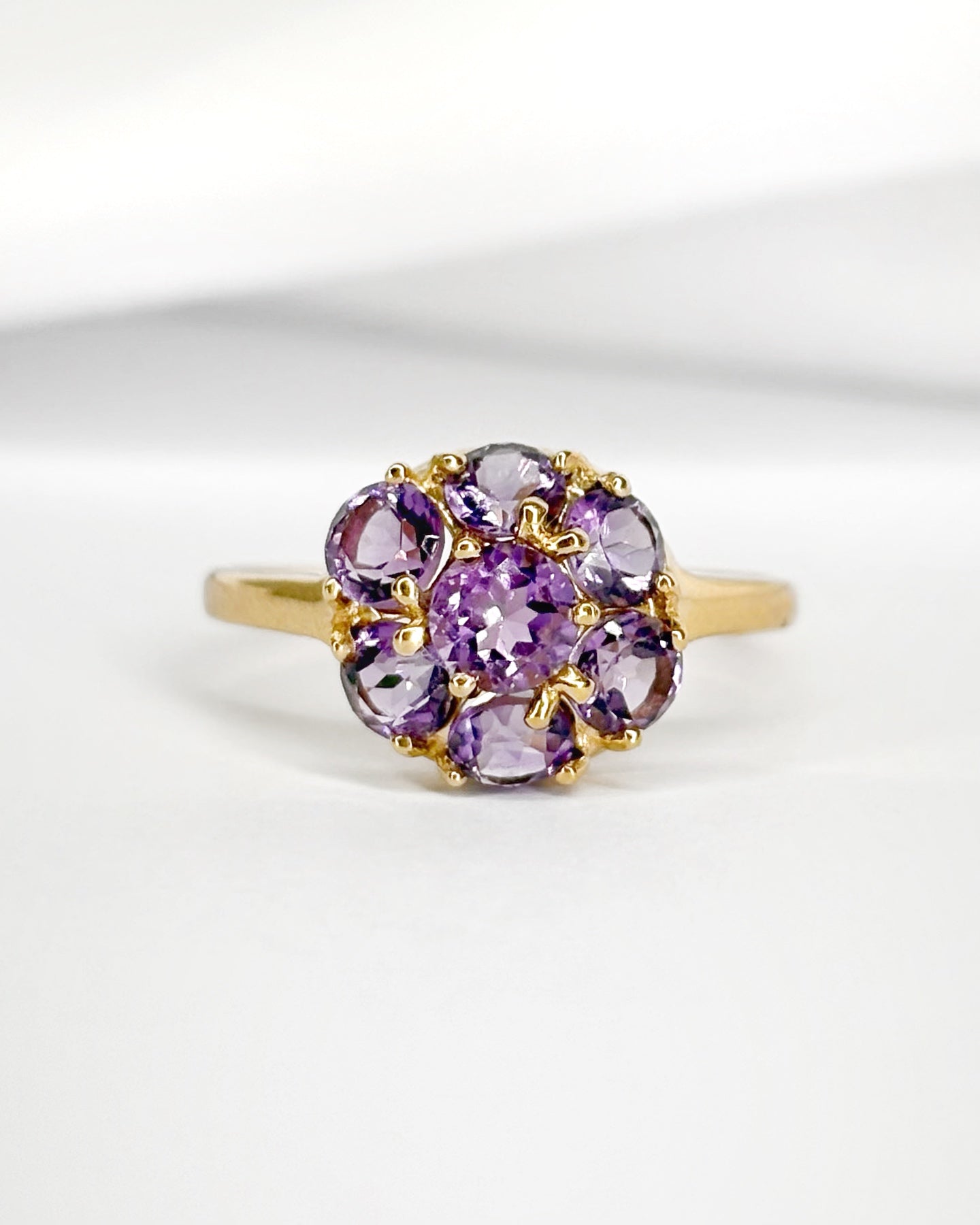 Bague Marguerite Améthystes 0.95 carat "Bettina"