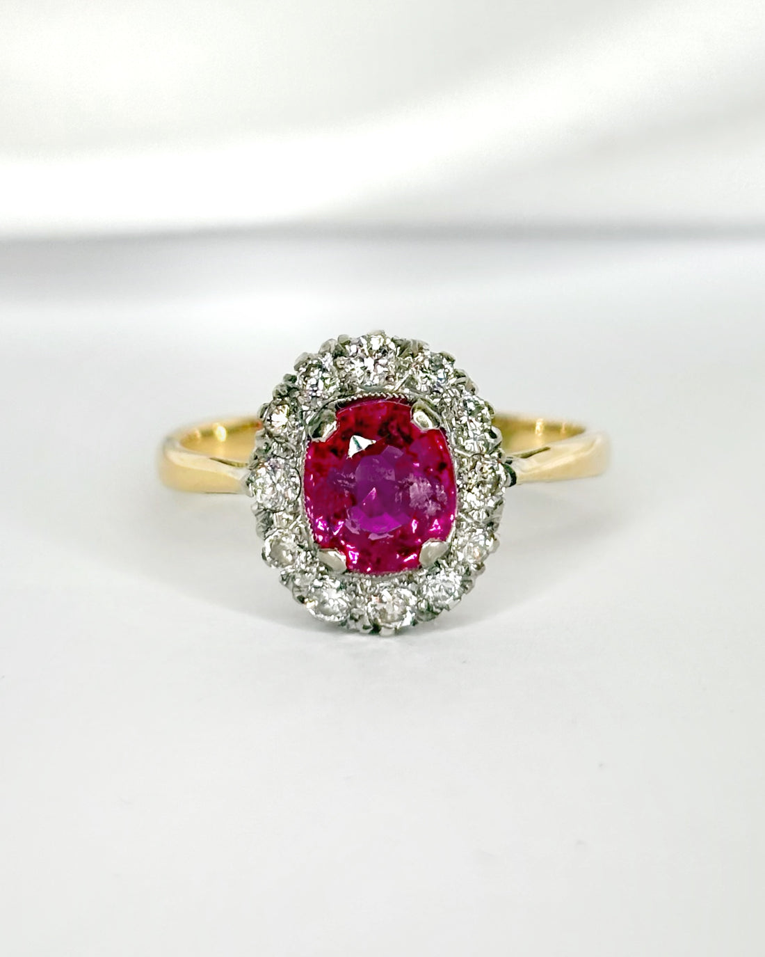 Bague Marguerite Rubis 1.50 carat &amp; 12 Diamants "Giulia" - Elliade Paris