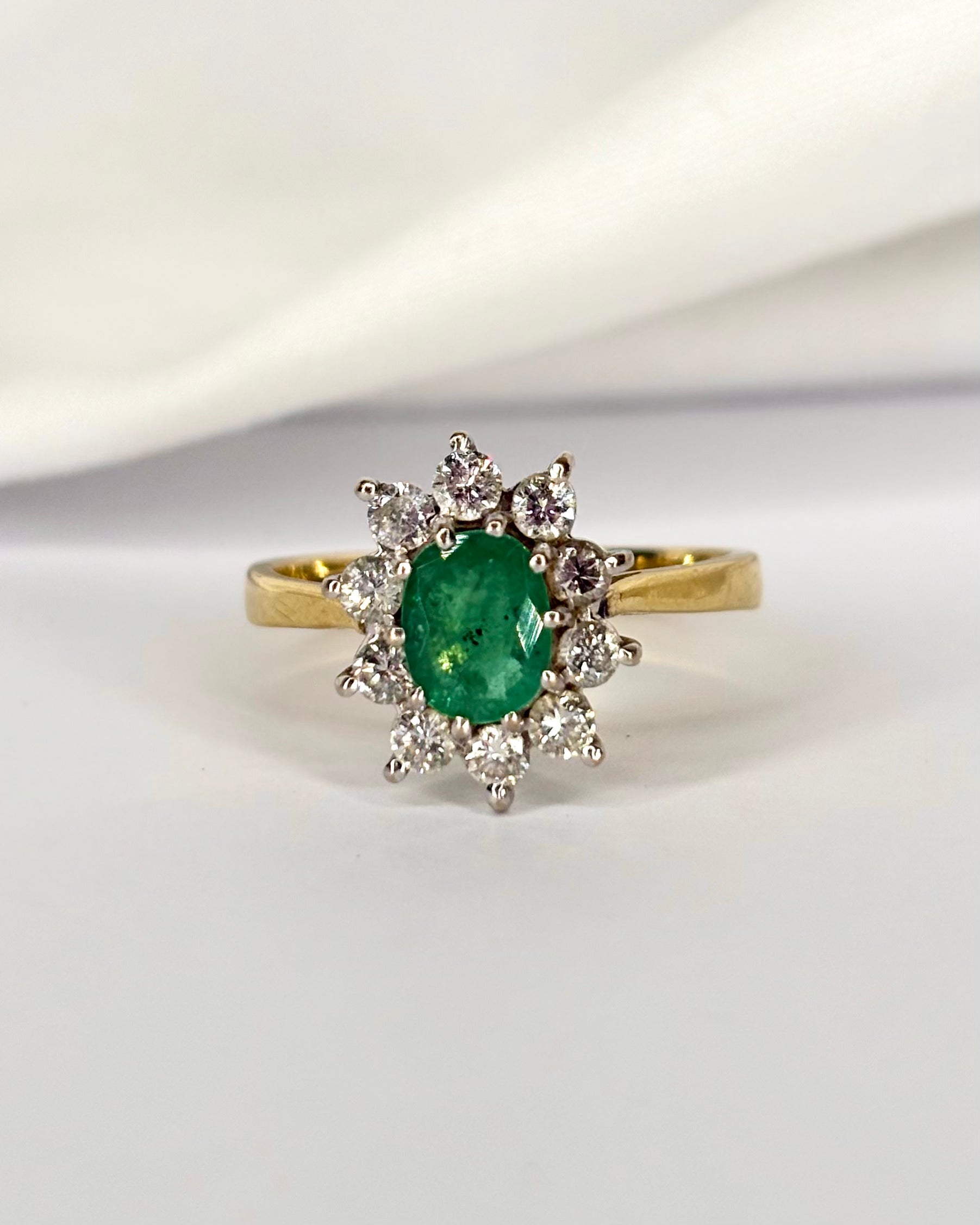 Bague Marguerite Émeraude 0.70 carat &amp; Diamants "Annabelle" - Elliade Paris