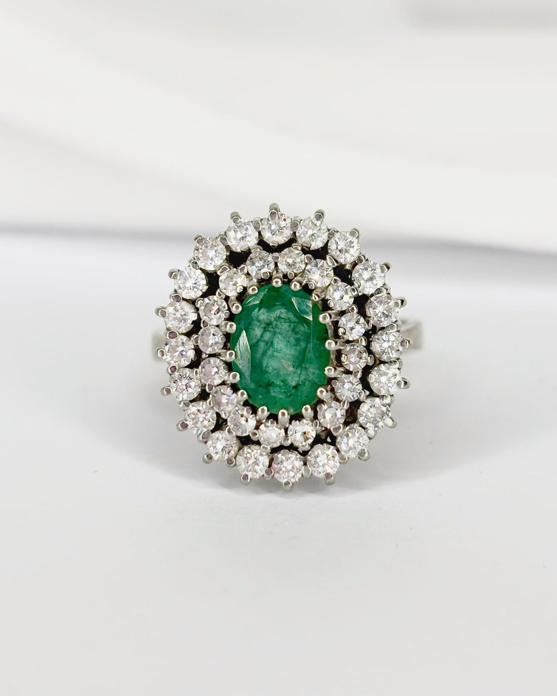 Bague Marguerite Émeraude 1.56 carat &amp; Diamants 0.92 carat "Aimée"