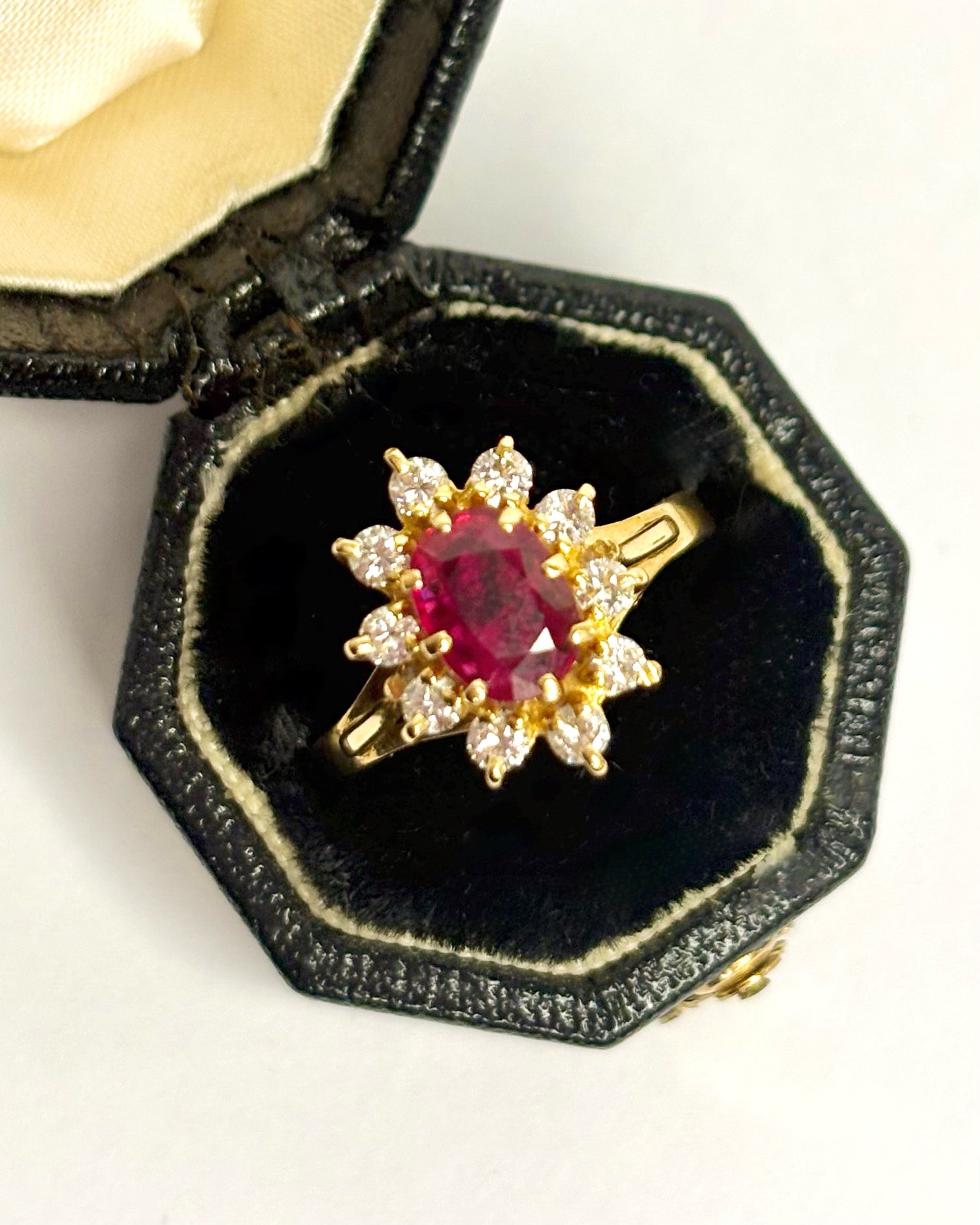 Bague Marguerite Rubis 1.45 carat &amp; Diamants 0.30 carat "Eliane"