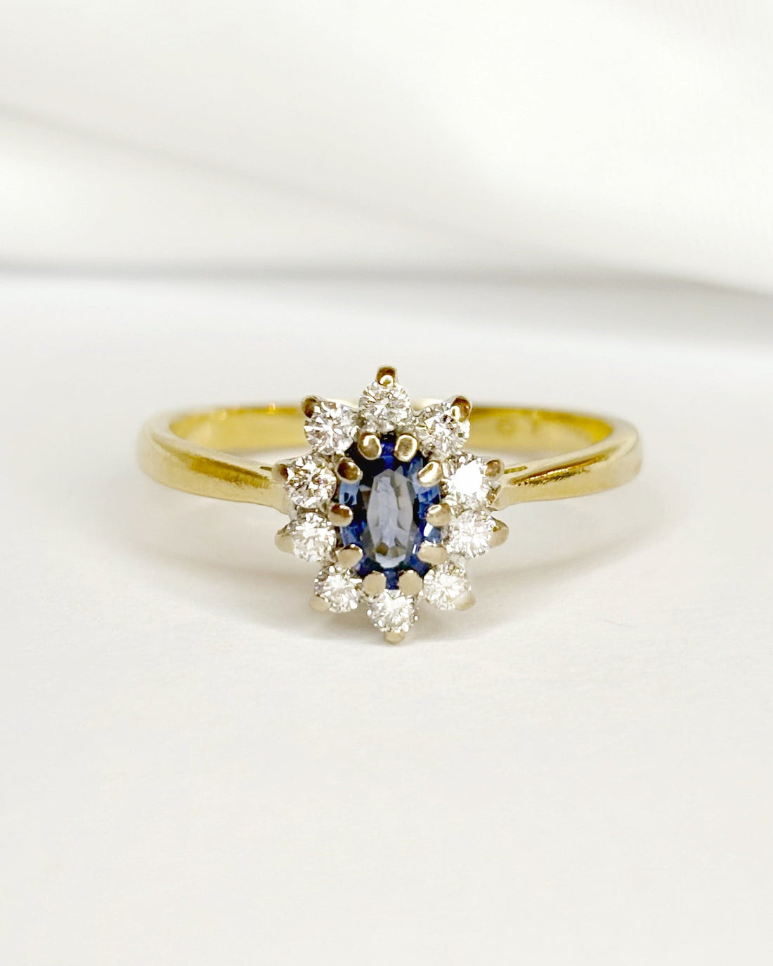 Bague Marguerite Saphir 0.50 carat &amp; 10 Diamants "Sandy"