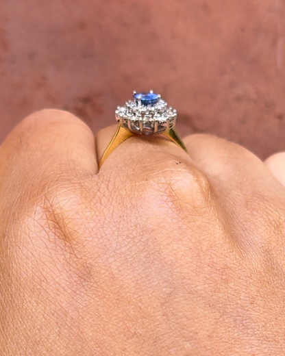 Anillo margarita de zafiro de 0.95 quilates y diamantes de 0.42 quilates «Florence»