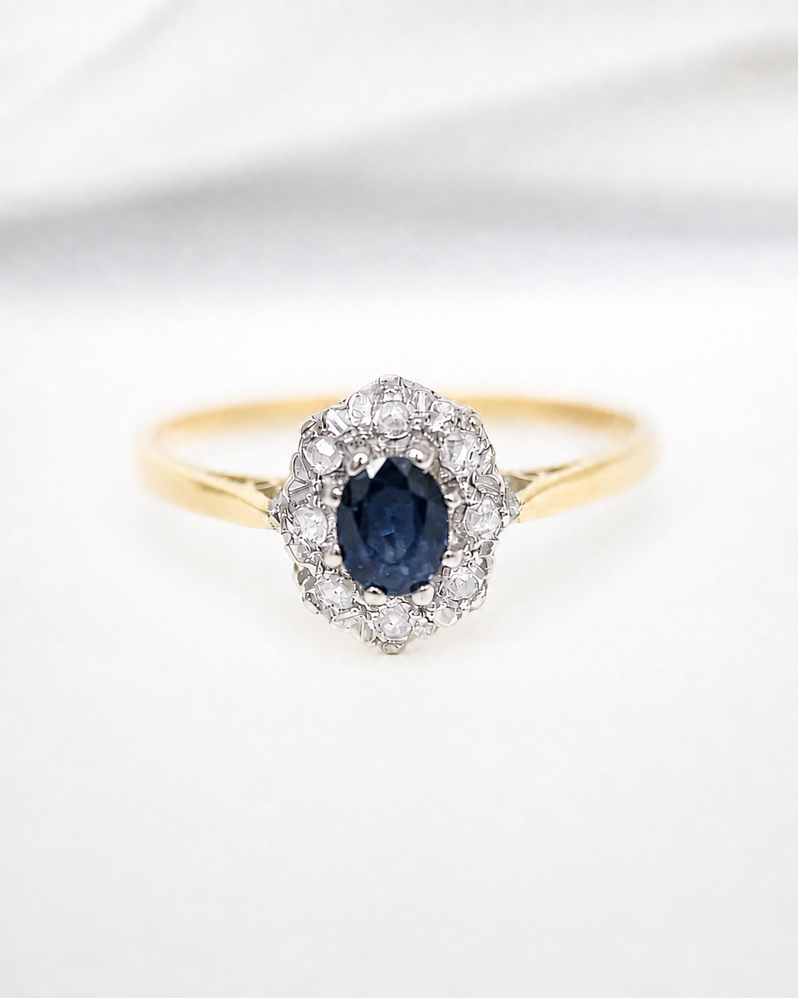 0.52-Carat Sapphire &amp; Diamond Daisy Ring "Cléa"