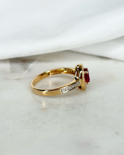 Bague Marguerite Art Déco Rubis 0.80 carat &amp; Diamants 0.44 carat &quot;Carmen&quot;