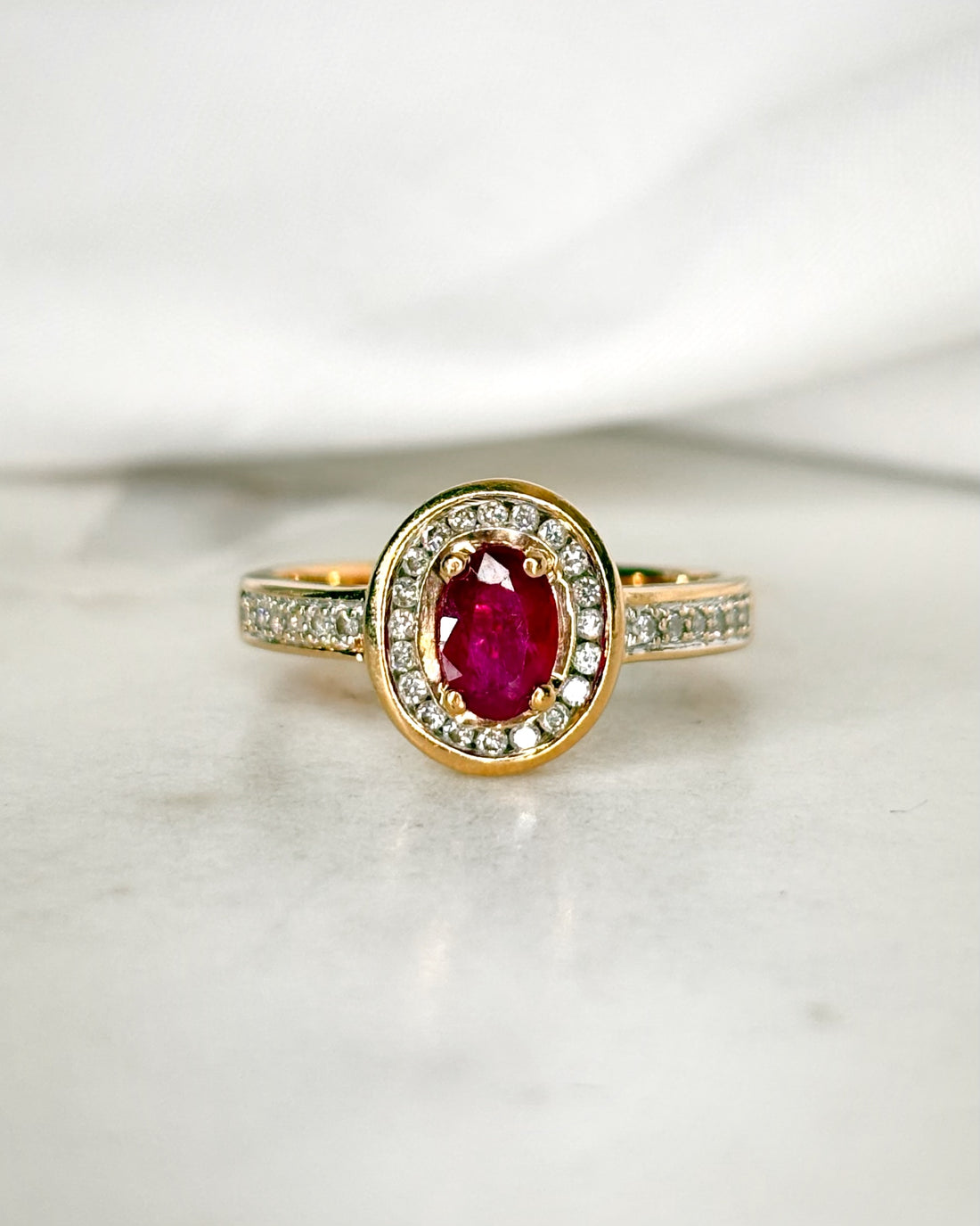 Bague Marguerite Art Déco Rubis 0.80 carat &amp; Diamants 0.44 carat &quot;Carmen&quot;