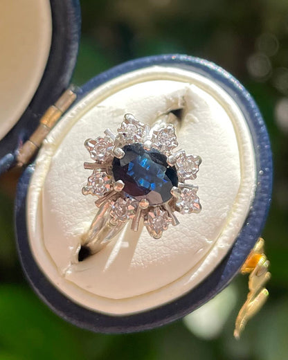 Anillo Marguerite Zafiro 0,80 quilates y diamantes “Belvira”