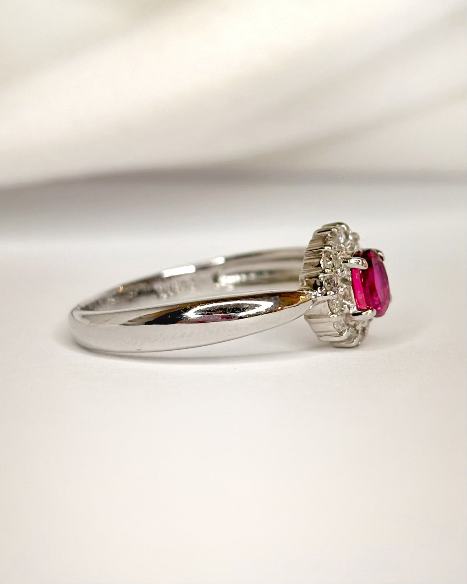 Marguerite Ring Ruby 0.49 carat &amp; Diamonds "Faïa"