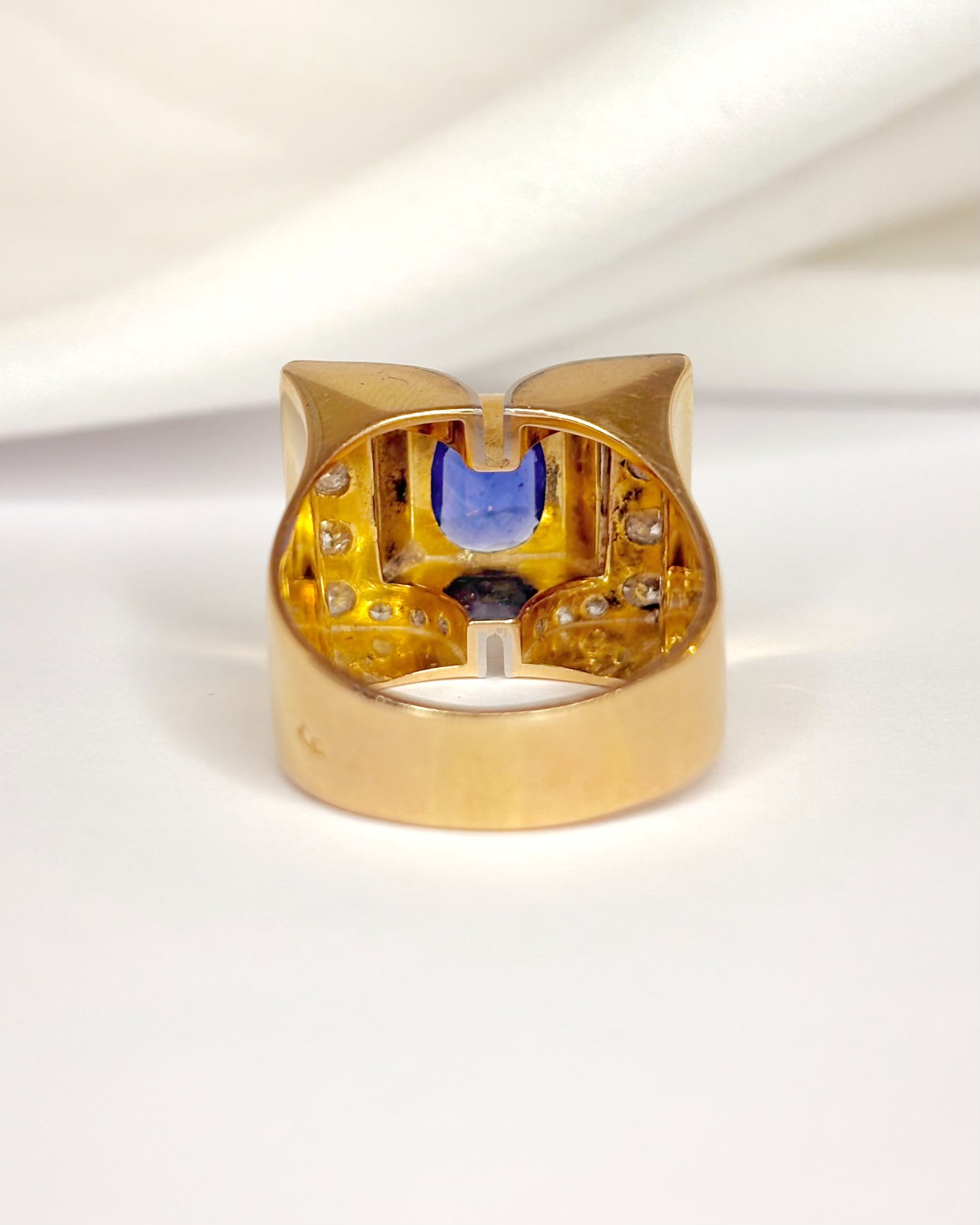 Tank Sapphire Ring 1.40 carat, Diamonds 0.68 carat &amp; Gold 11.73g "Frida"