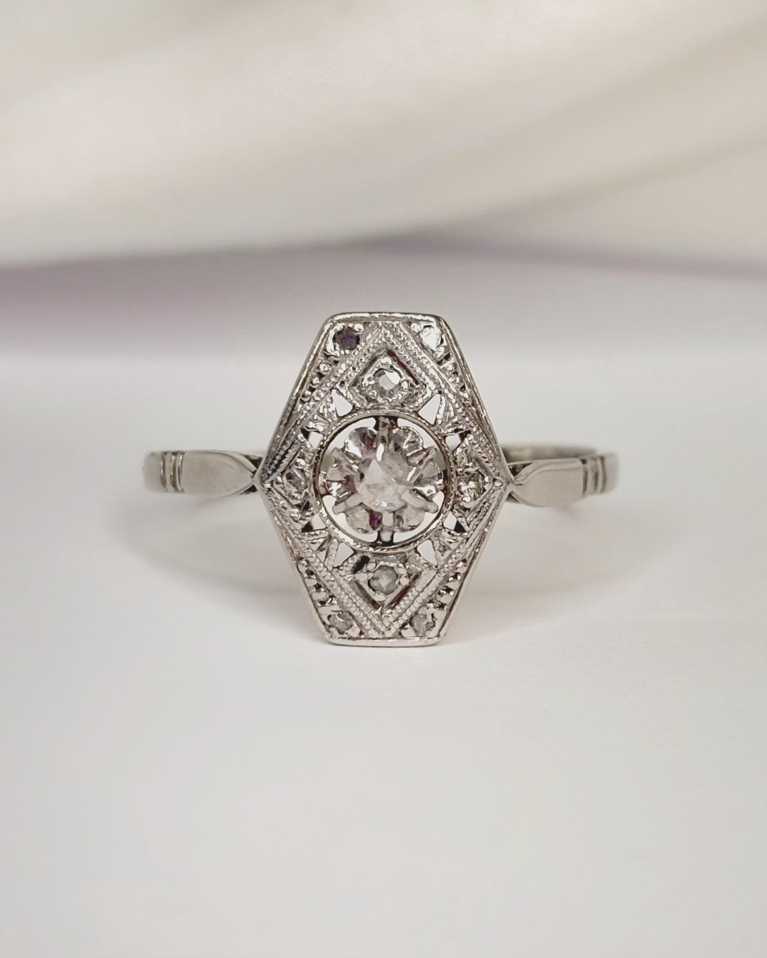 Art Deco Diamond Ring "Bonie"