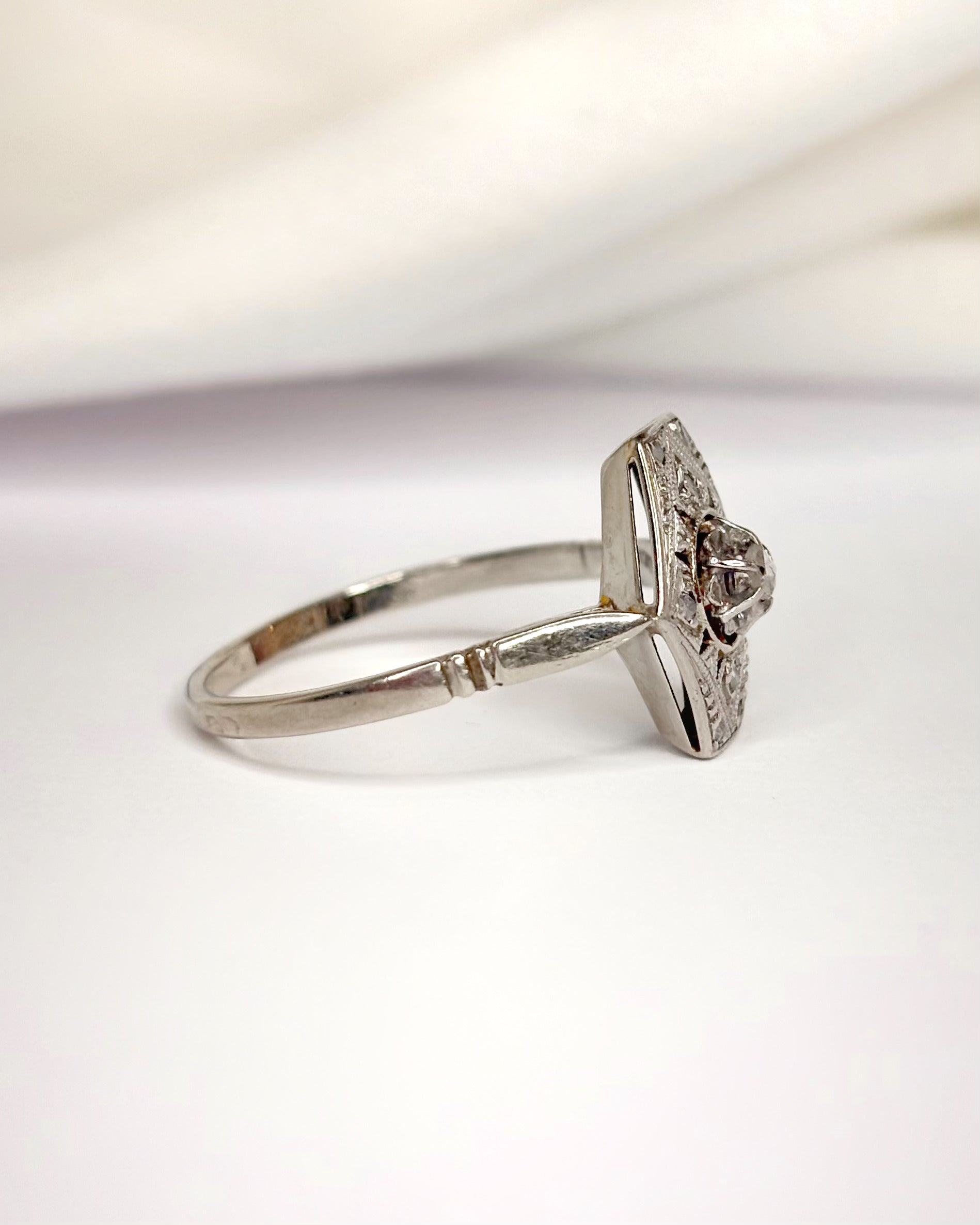 Art Deco Diamond Ring "Bonie"