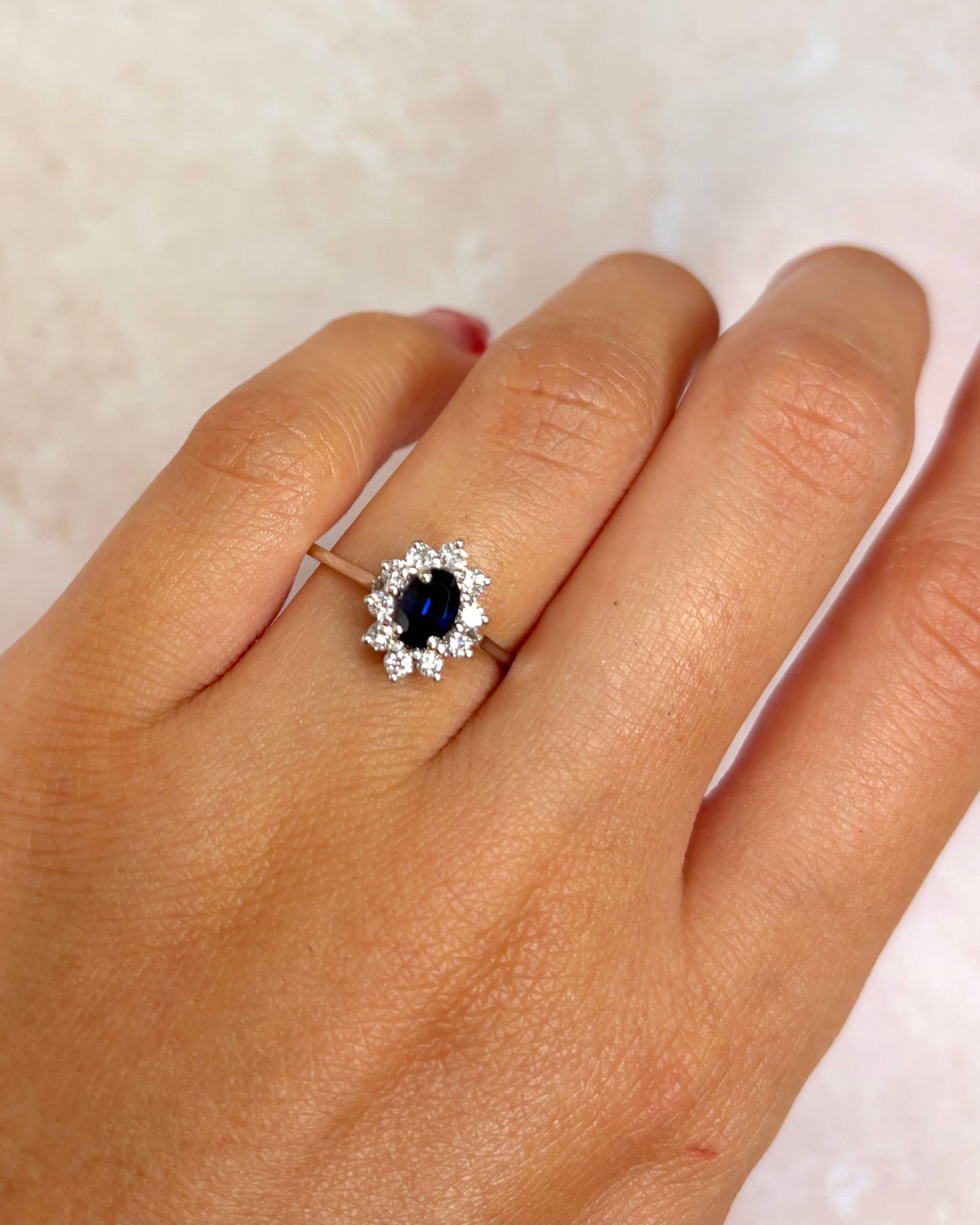 Marguerite Ring Sapphire &amp; Diamonds 0.40 carat "Charlize"