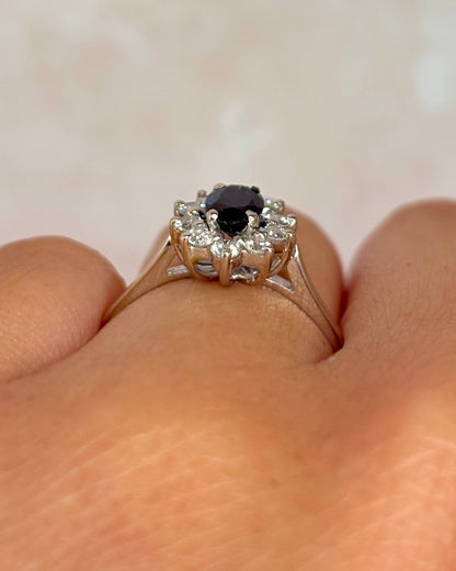Marguerite Ring Sapphire &amp; Diamonds 0.40 carat "Charlize"