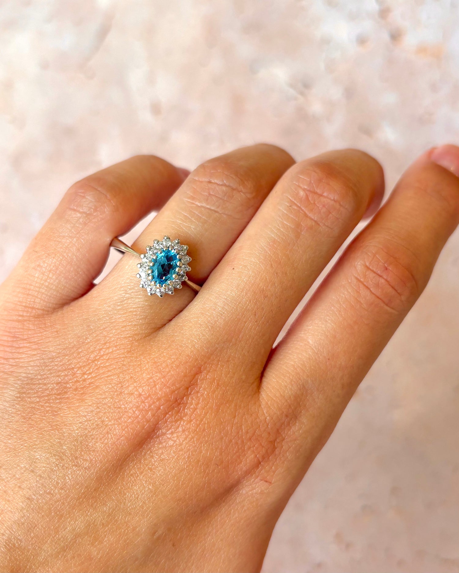 Bague Marguerite Topaze Swiss Blue 0.89 carat &amp; Diamants 0.32 carat "Linda"
