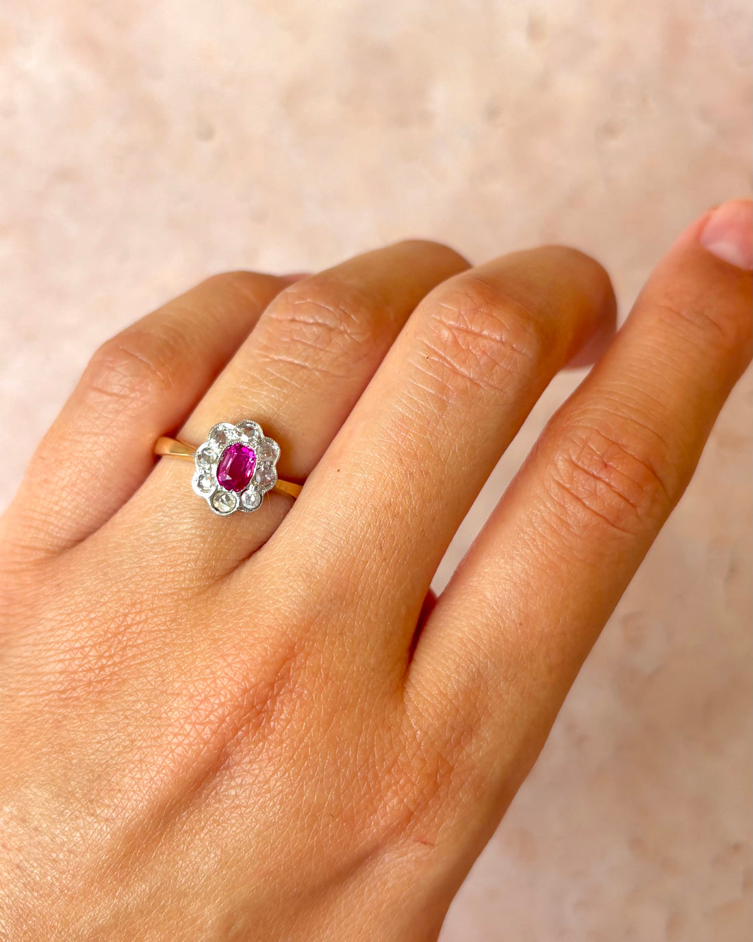 Bague Marguerite Art-Déco Saphir Rose 0.40 carat &amp; Diamants 0.24 carat "Naia"