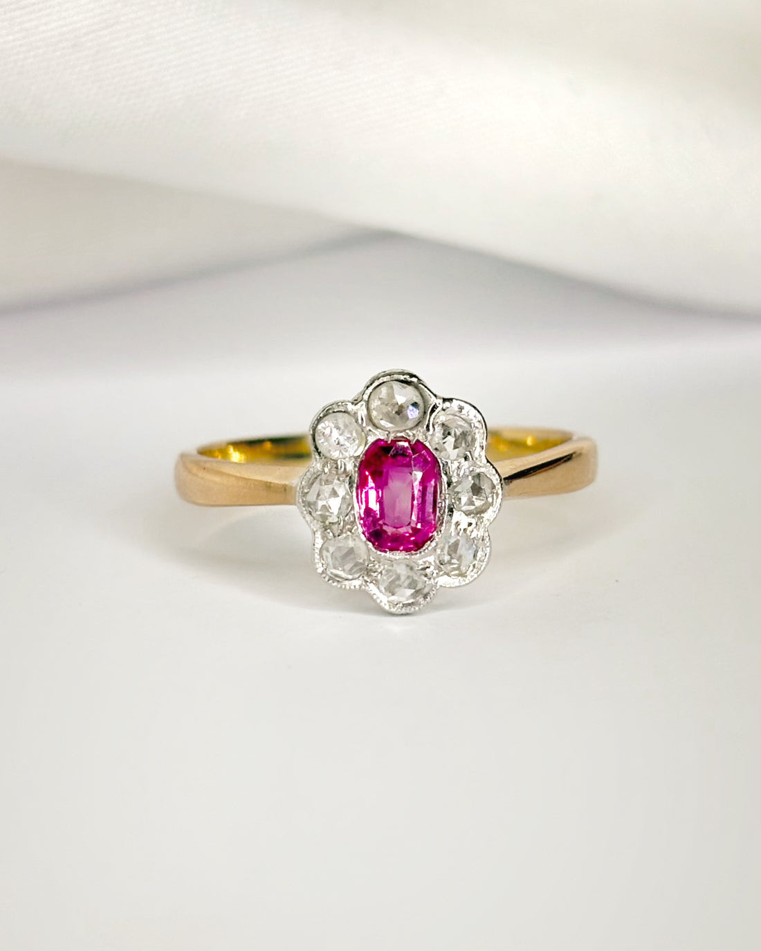 Bague Marguerite Art-Déco Saphir Rose 0.40 carat &amp; Diamants 0.24 carat "Naia"