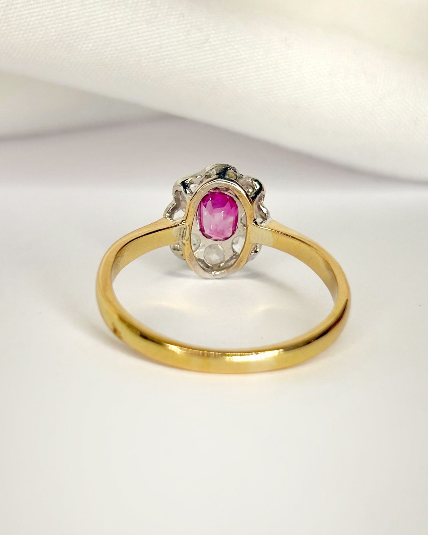 Bague Marguerite Art-Déco Saphir Rose 0.40 carat &amp; Diamants 0.24 carat "Naia"