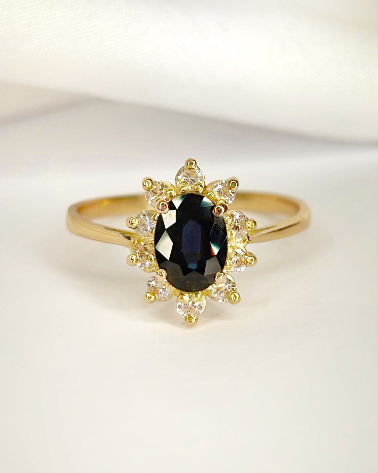 Bague Marguerite Saphir 1.32 carat &amp; Diamants 0.30 carat "Elodie"