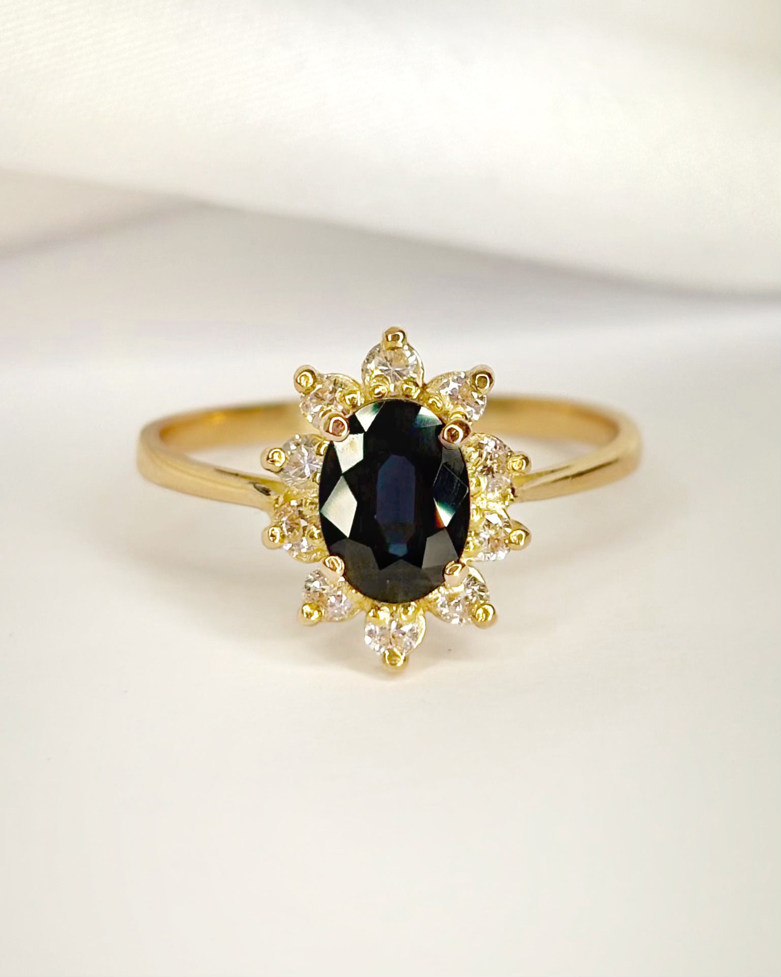 Bague Marguerite Saphir 1.32 carat &amp; Diamants 0.30 carat "Elodie"