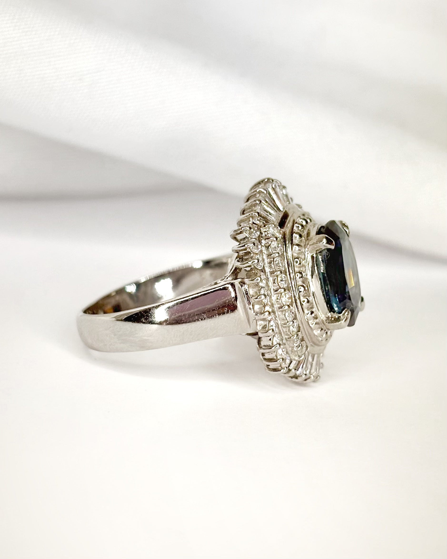 Bague Marguerite Saphir 2.44 carats &amp; Diamants 0.63 carat 9.12g "Irèna"