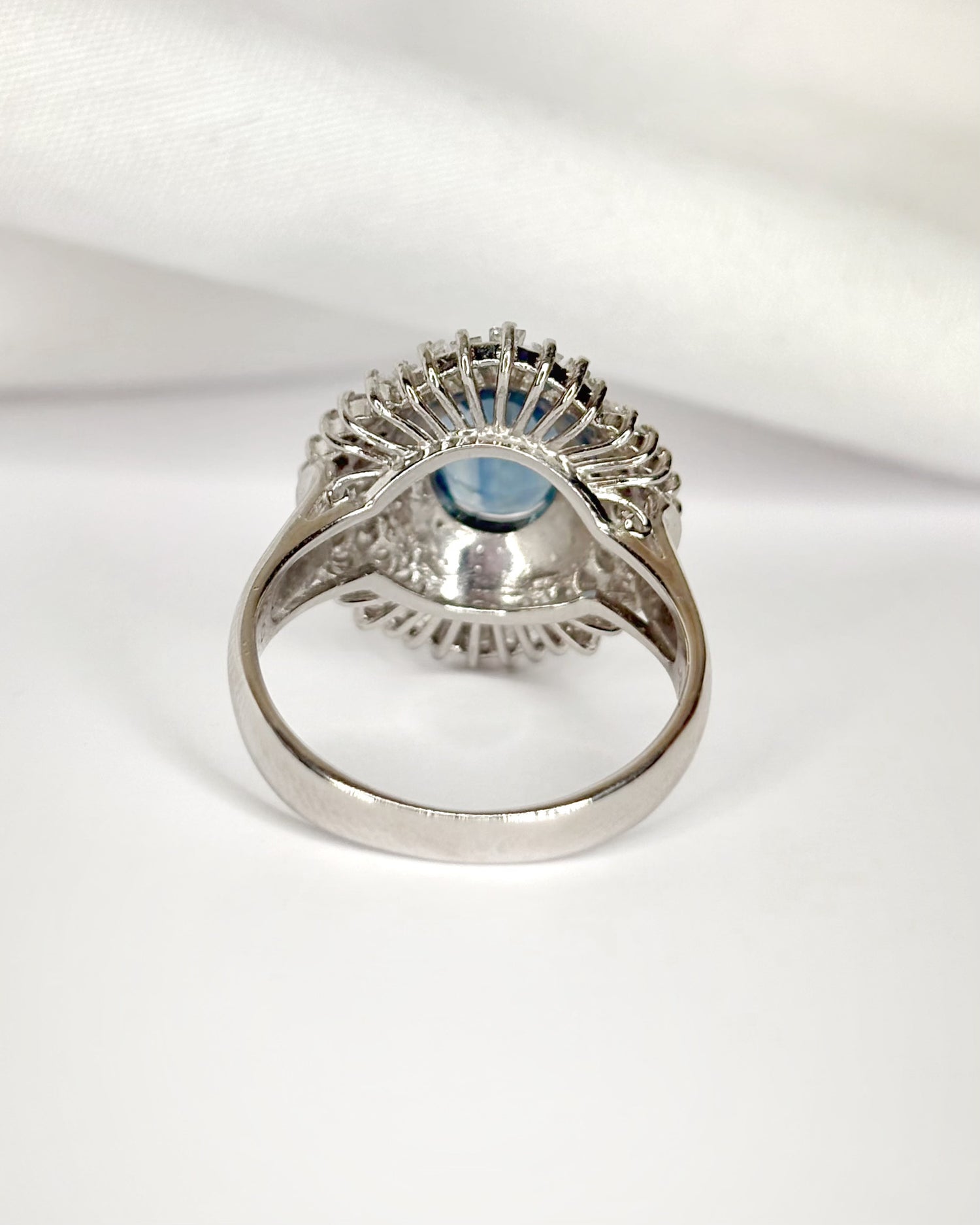 Bague Marguerite Saphir 2.44 carats &amp; Diamants 0.63 carat 9.12g "Irèna"