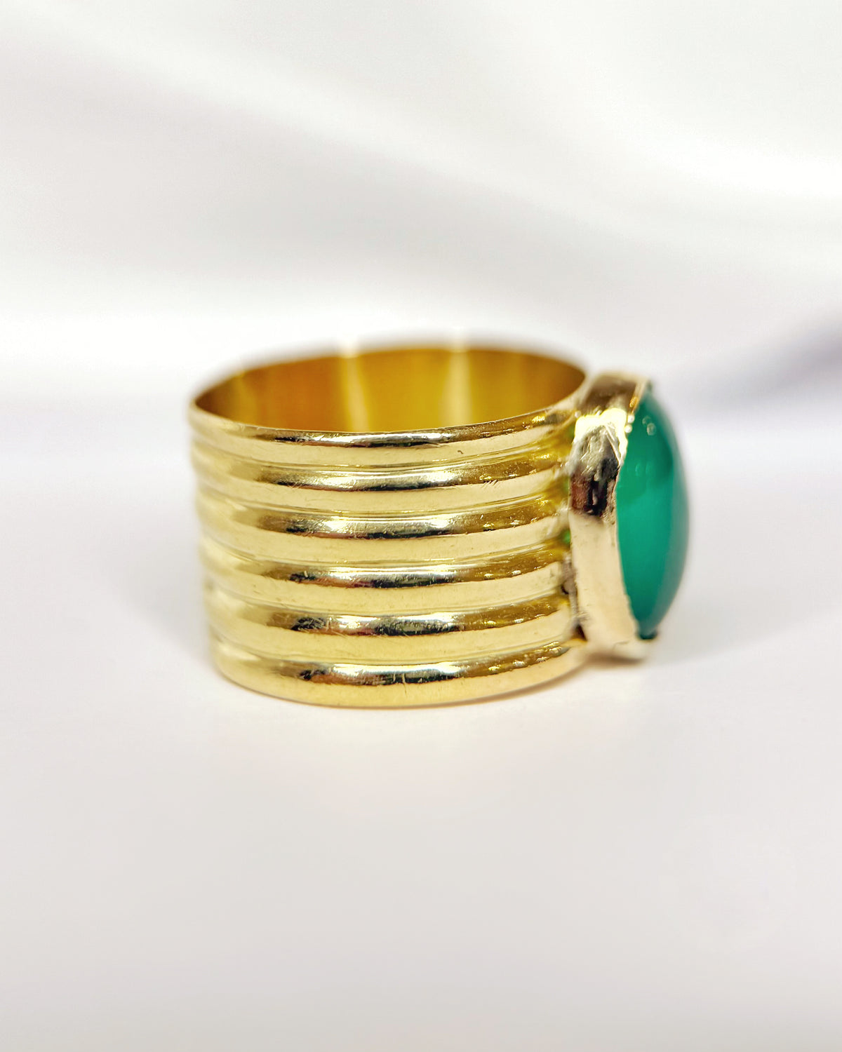0.80-carat Chalcedony Band Ring "Taliana"