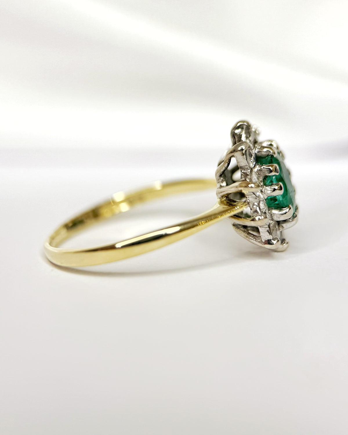 0.75-carat Emerald &amp; 0.50-carat Diamond Daisy Ring "Hermoine"