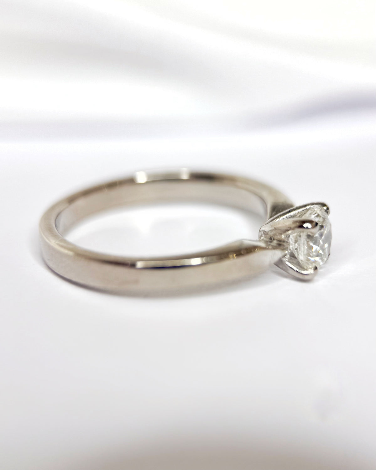 0.65-carat Diamond Solitaire Ring 4.39g "Flavie"