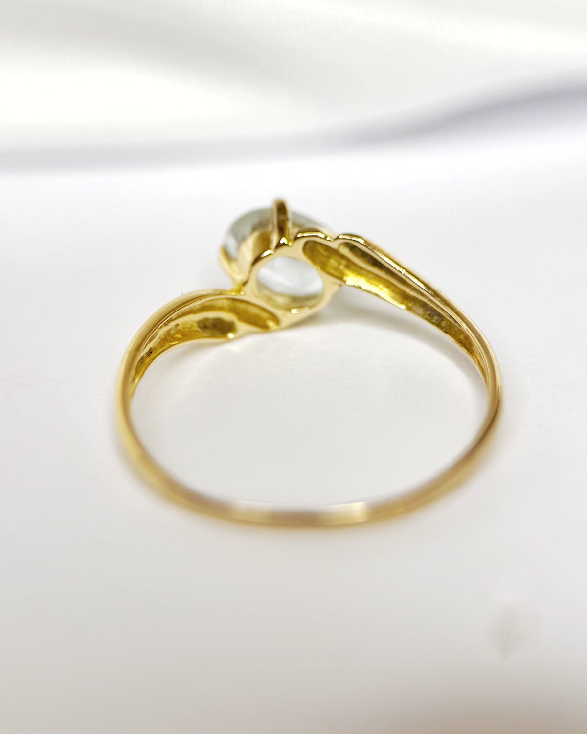 0.75-carat Aquamarine Solitaire Ring "Dina"