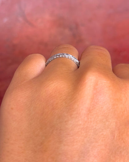 0.90 carat 2.4 mm American diamond band "Laure"