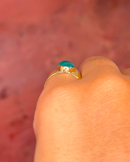 0.80-carat Chalcedony Band Ring "Taliana"