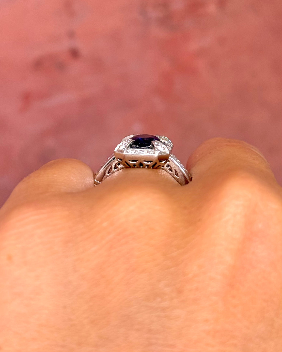 Anillo de estilo art déco con zafiros de Ceilán y diamantes «Lazare»