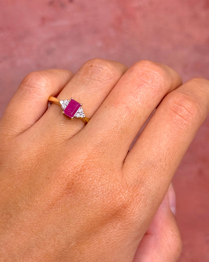 Bague Trilogie Rubis 0.70 carat &amp; Diamants "Virginia"