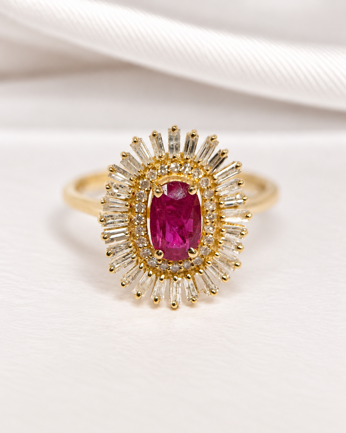 Anillo margarita de rubí mozambiqueño de 0.82 quilates y diamantes de 0.63 quilates "Biena"