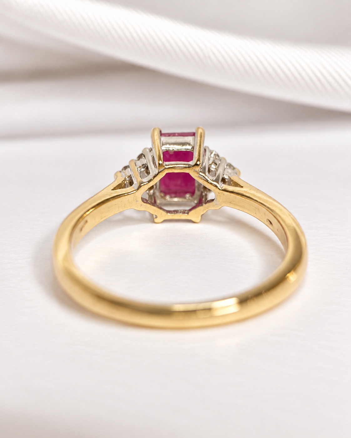 Bague Trilogie Rubis 0.70 carat &amp; Diamants "Virginia"