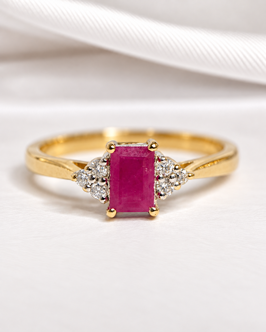 Bague Trilogie Rubis 0.70 carat &amp; Diamants "Virginia"