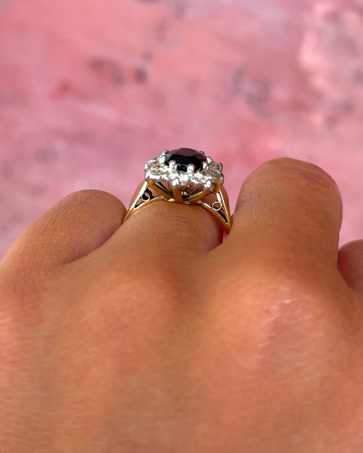 Anillo trilogía de zafiro de 0.95 quilates y diamantes de 0.42 quilates "Constance"