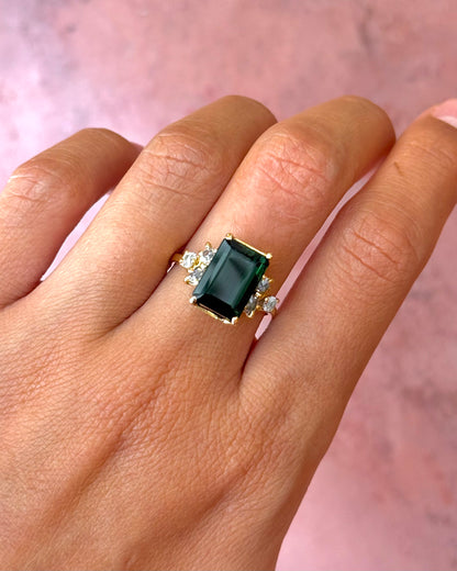 Anillo cóctel trilogía de turmalina de 4.20 quilates y diamantes de 0.54 quilates «Linda»